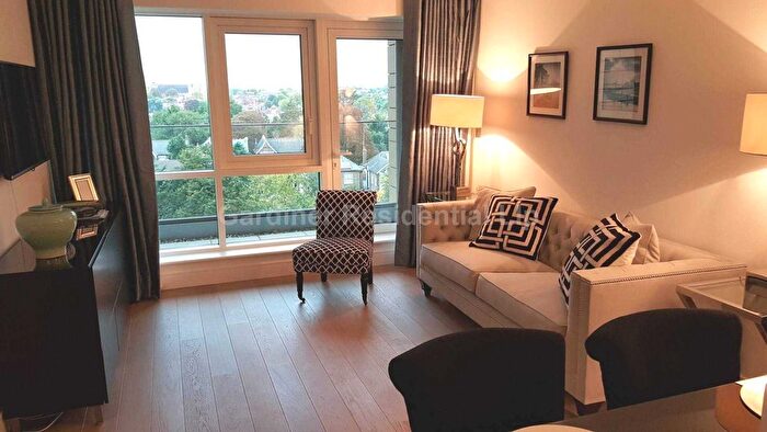 1 Bedroom Flat For Sale In Skyline House, Dickens Yard, Ealing, W5