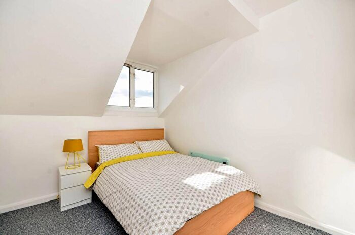 2 Bedroom Flat For Sale In Eldon Park, South Norwood, London, SE25