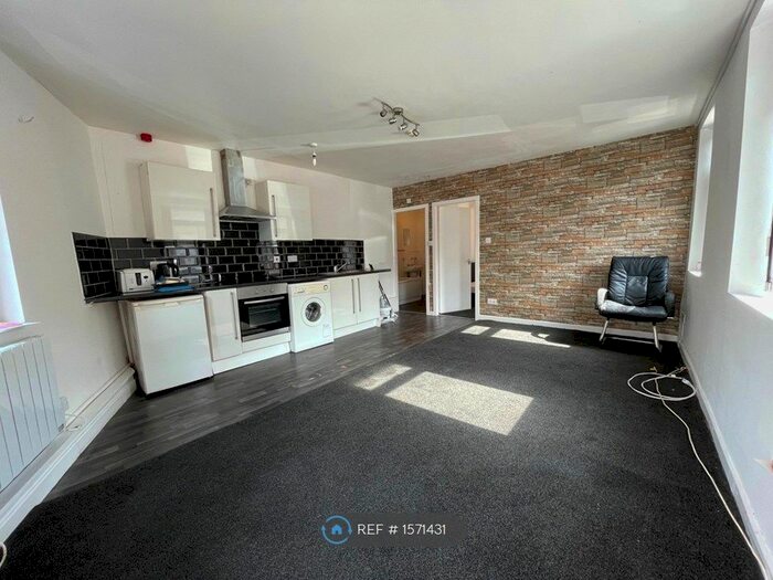 1 Bedroom Flat To Rent In Station Road, Steeton, Keighley, BD20