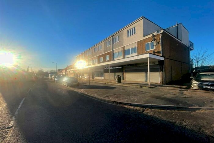 2 Bedroom Flat To Rent In Lampits Hill, SS17