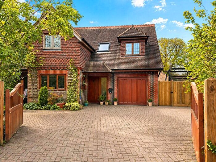 4 Bedroom Detached House For Sale In Brookhill Road, RH10