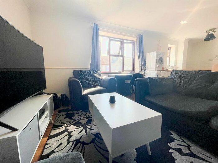 1 Bedroom Flat To Rent In Graylands, Rosebery Road, Grays, RM17