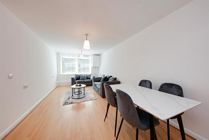 2 Bedroom Apartment To Rent In Fairlead House, Cassilis Road, London, E14