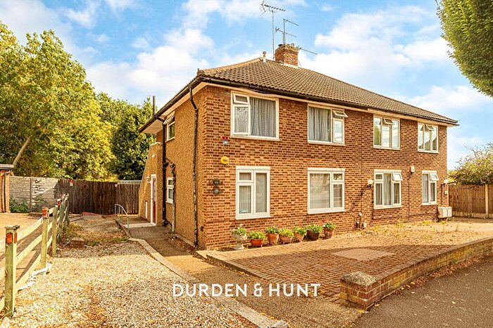 2 Bedroom Maisonette For Sale In River Way, Loughton, IG10