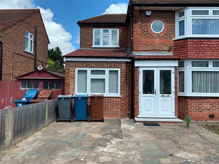 Studio To Rent In Oakleigh Avenue, Edgware, HA8