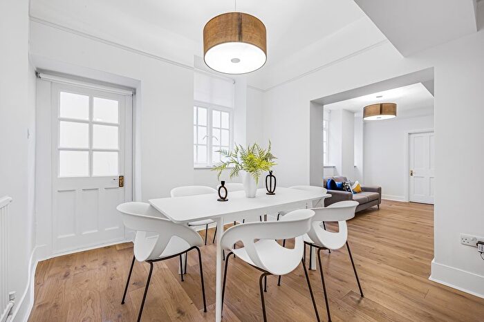 3 Bedroom Flat To Rent In Beaumont Street, London, W1G