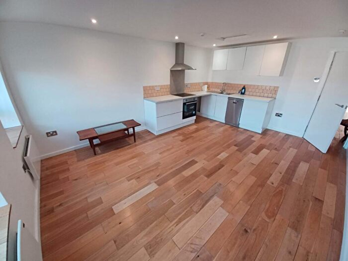 3 Bedroom Terraced House To Rent In Roundhay Road, Leeds, West Yorkshire, LS8