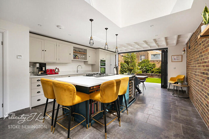 4 Bedroom Terraced House For Sale In Oldfield Road, London, N16