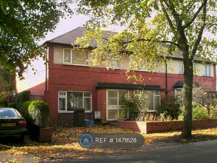 6 Bedroom Semi-Detached House To Rent In Newcastle, Newcastle, ST5