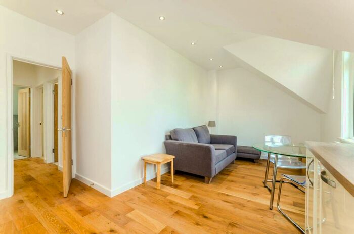 2 Bedroom Flat To Rent In Hoveden Road, Mapesbury Estate, London, NW2