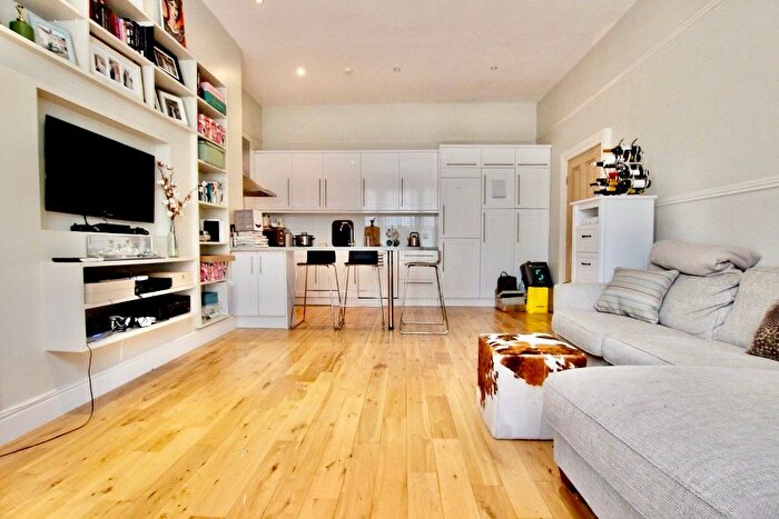 2 Bedroom Flat To Rent In Abbey Road, London, NW6