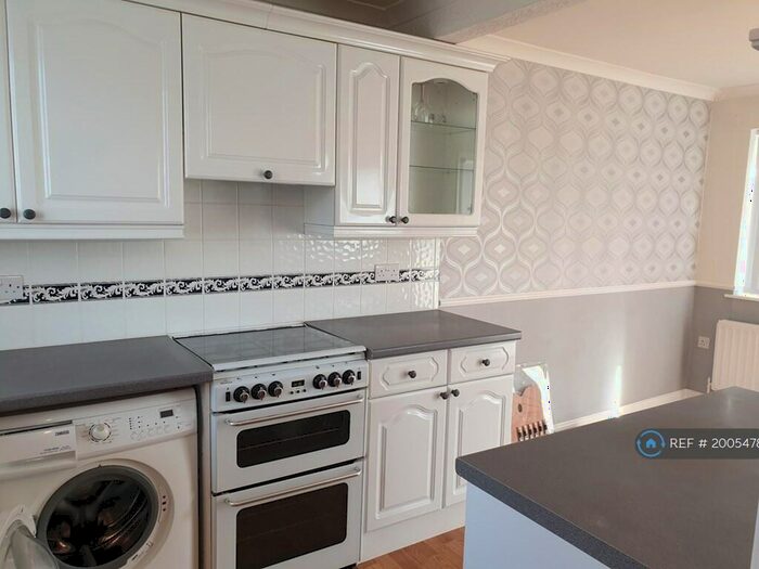 3 Bedroom Semi-Detached House To Rent In Tamworth Square, Sunderland, SR3