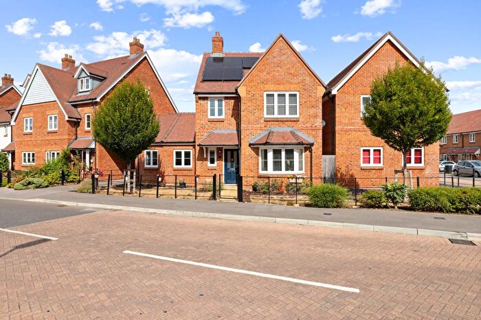 4 Bedroom Link Detached House For Sale In Hammersley Drive, Ash, GU12