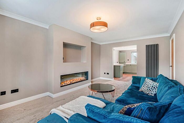 3 Bedroom Mews To Rent In Park Road, Timperley, WA14