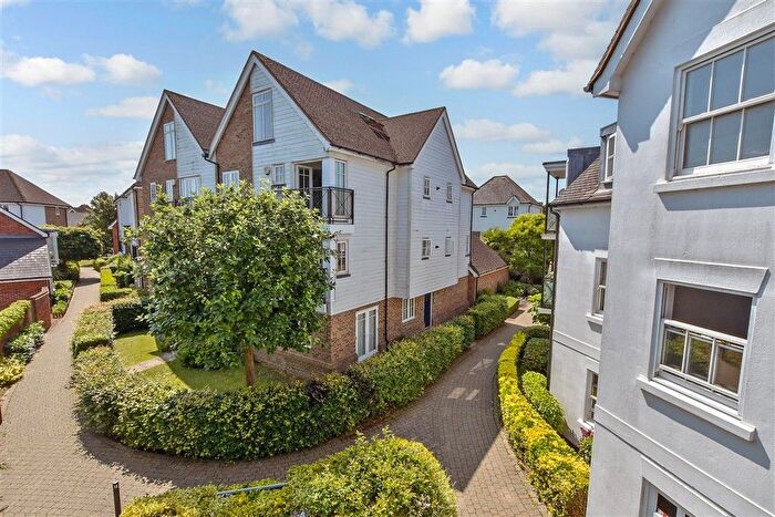 2 Bedroom Flat For Sale In Spencer Place, Kings Hill, West Malling, Kent, ME19