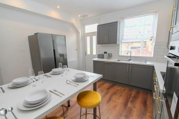 1 Bedroom Terraced House To Rent In Room In Shared House, Wetherby Grove, LS4