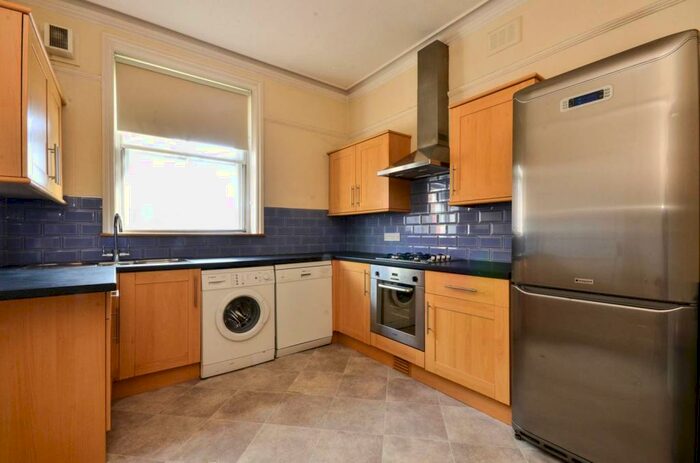 3 Bedroom Flat To Rent In Fulham Road, Fulham, London, SW10