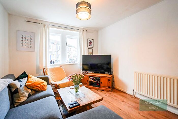 3 Bedroom End Of Terrace House For Sale In The Green, Idle, Bradford, BD10