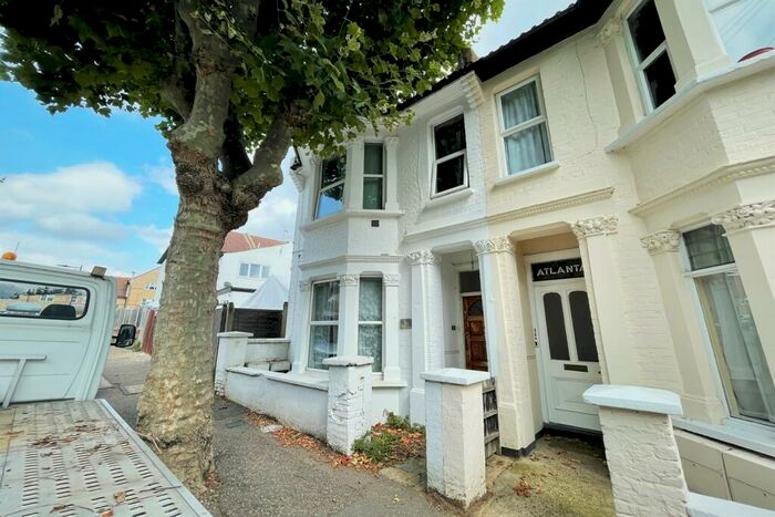 1 Bedroom Flat To Rent In Old Southend Road, Southend-on-Sea, SS1