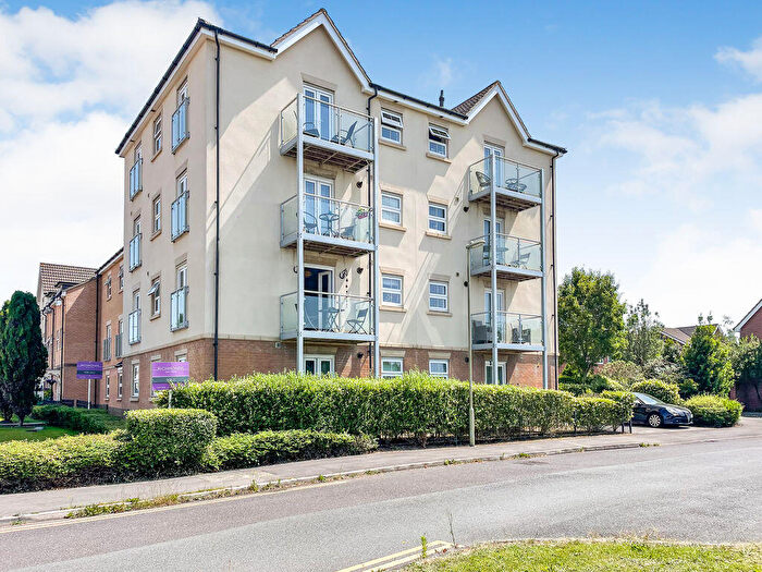 2 Bedroom Flat For Sale In Whites Way, Hedge End, SO30