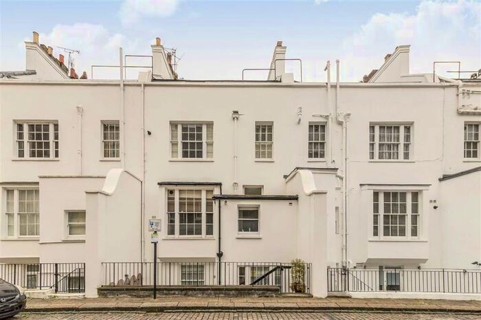 3 Bedroom Flat To Rent In Gloucester Mews, London, W2
