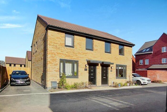 3 Bedroom Property To Rent In Fitzgibbon Close, Bristol, BS37