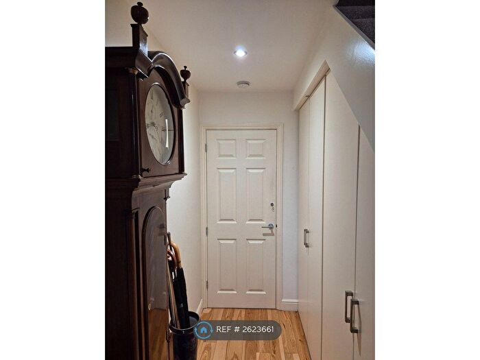 Studio To Rent In Wimbledon, London, SW19