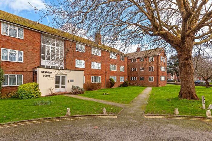 2 Bedroom Flat For Sale In The Boulevard, Worthing, BN13