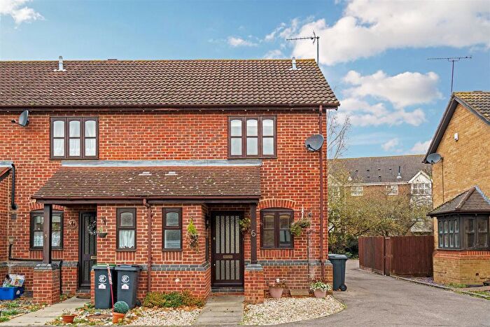 2 Bedroom End Of Terrace House To Rent In Lamplighters Close, Waltham Abbey, EN9