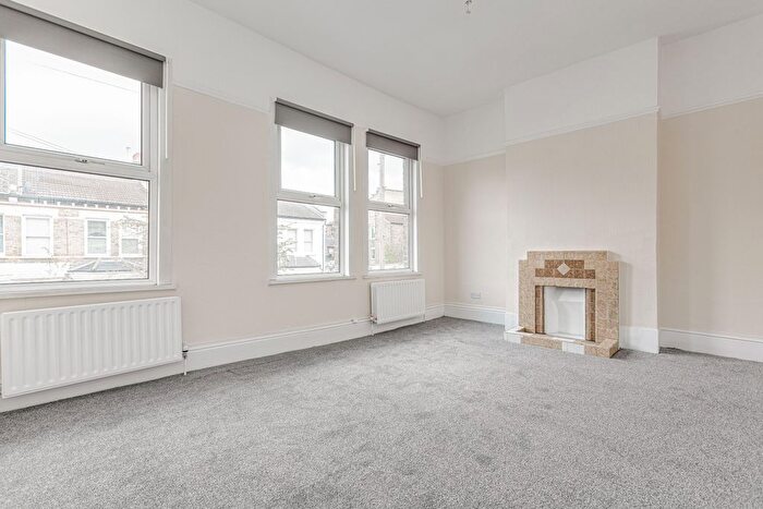 4 Bedroom End Terrace House To Rent In Solon Road, Clapham North, SW2
