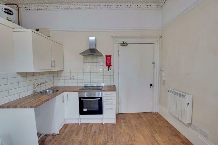 Flat To Rent In Polebarn Road, Trowbridge, BA14