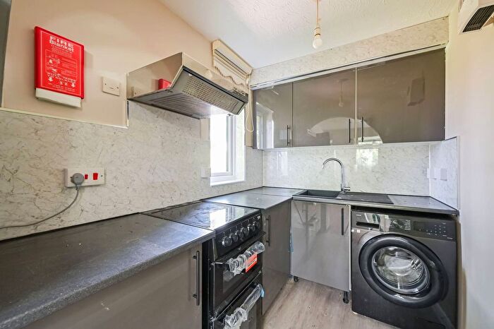 Studio To Rent In Godolphin Close, Palmers Green, London, N13