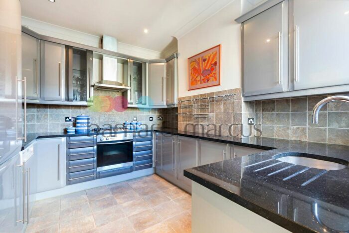 2 Bedroom Apartment To Rent In Collingtree Road, London, SE26