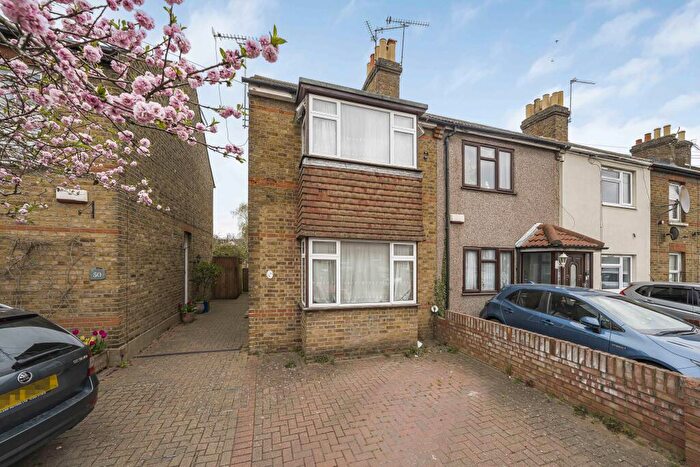 3 Bedroom End Of Terrace House For Sale In Belgrave Road, Slough, SL1