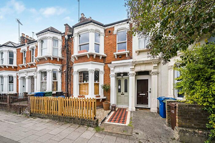 2 Bedroom Flat For Sale In Ivydale Road, London, SE15