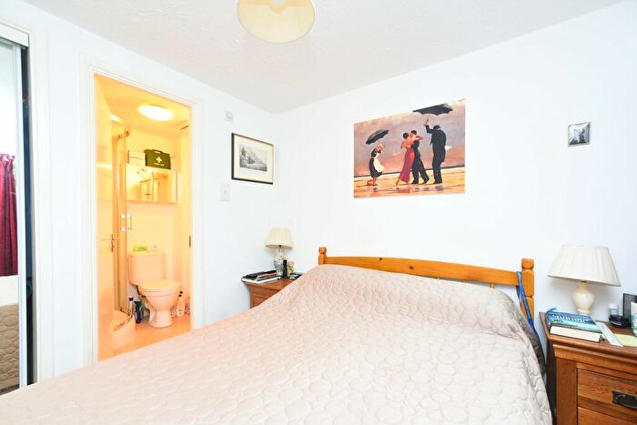 3 Bedroom End Of Terrace House For Sale In Hudson Way, Swindon, SN25
