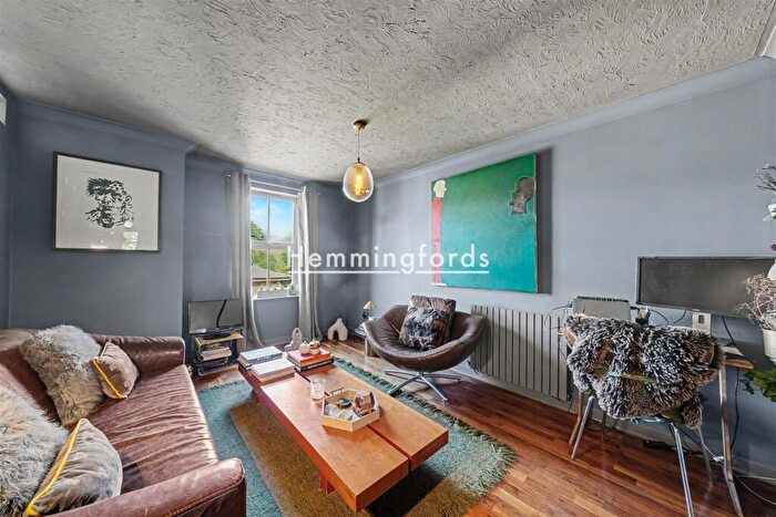 2 Bedroom Apartment To Rent In Southgate Road, De Beauvoir, N1