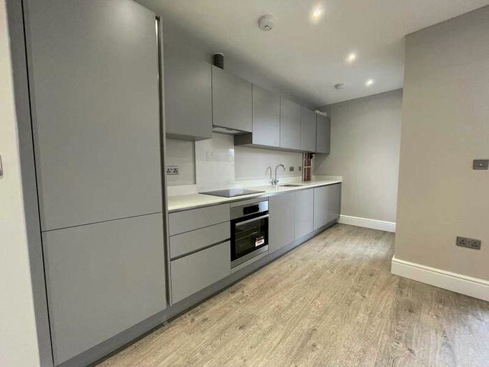 1 Bedroom Flat To Rent In Ballards Rise, South Croydon, CR2