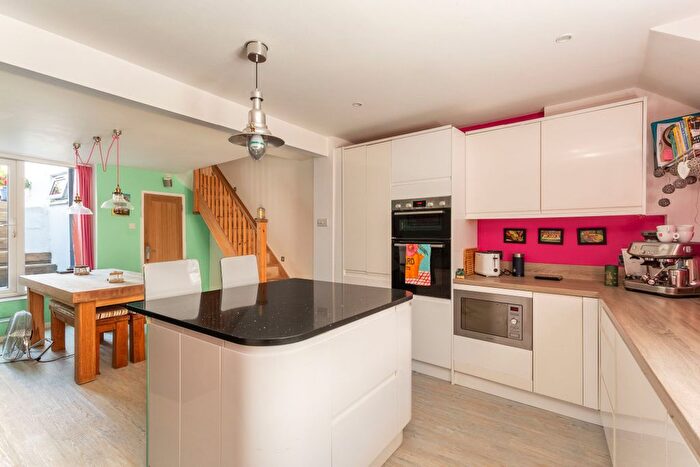 3 Bedroom Terraced House For Sale In Southover Street, Brighton, BN2 - Photo 9