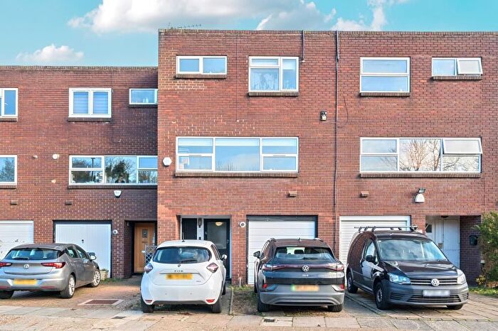 3 Bedroom Terraced House For Sale In Linksway, Hendon, NW4