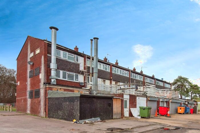 3 Bedroom Flat For Sale In Pine Close, Thetford, IP24