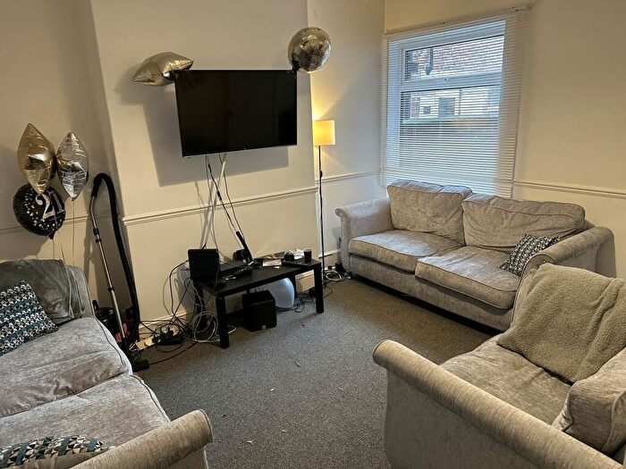 6 Bedroom Terraced House To Rent In West Parade - Bed, LN1
