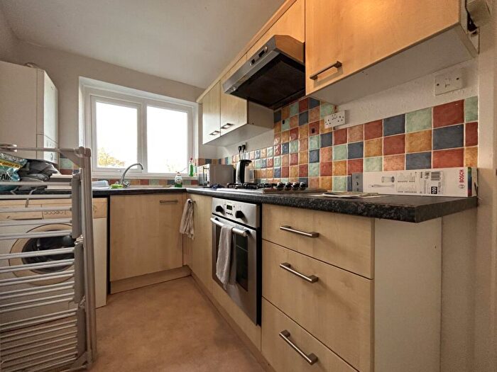 2 Bedroom Flat To Rent In Llanbleddian Gardens Tf, Cathays, CF24