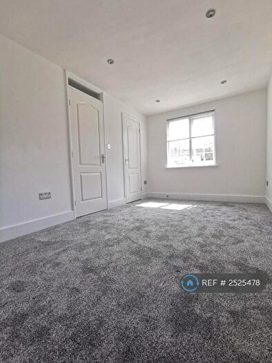 2 Bedroom Flat To Rent In Jameston, Bracknell, RG12