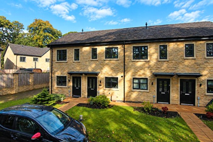 2 Bedroom Flat For Sale In Lund Avenue, Glusburn, BD20