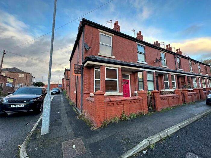 Houses for sale & to rent in SK14 9SA, King Street, Hyde Godley Hyde