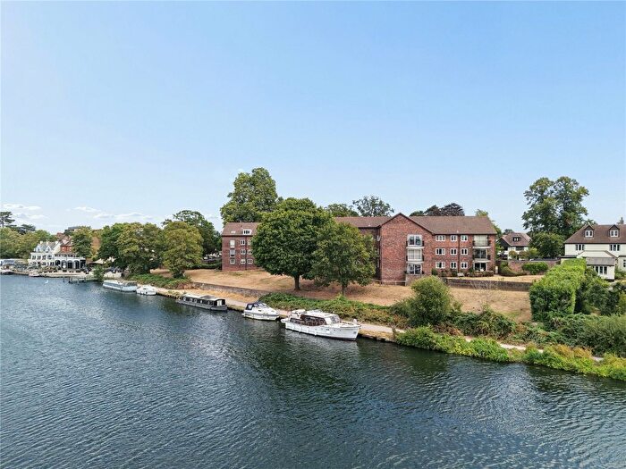 2 Bedroom Flat For Sale In Hillrise, Walton-On-Thames, KT12