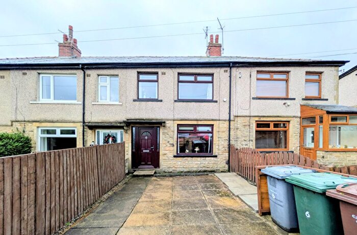 3 Bedroom Terraced House For Sale In Delph Grove, Bradford, BD14