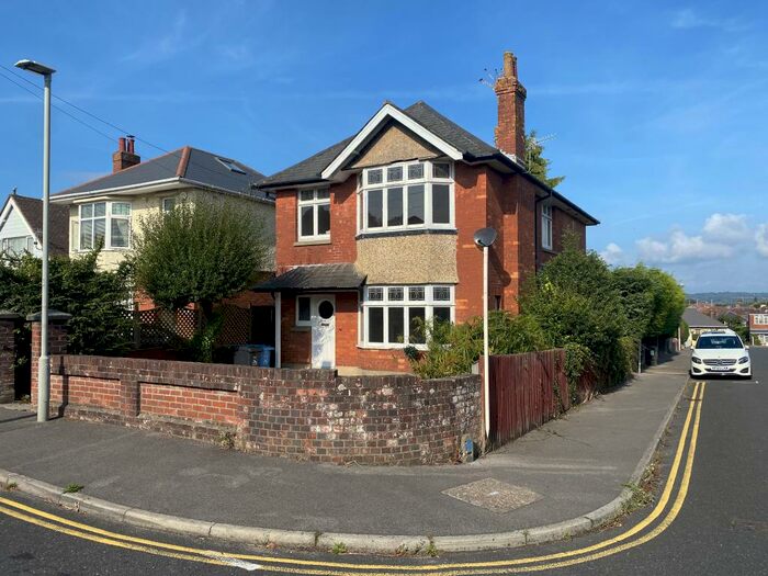 4 Bedroom House To Rent In Houlton Road, Oakdale, BH15