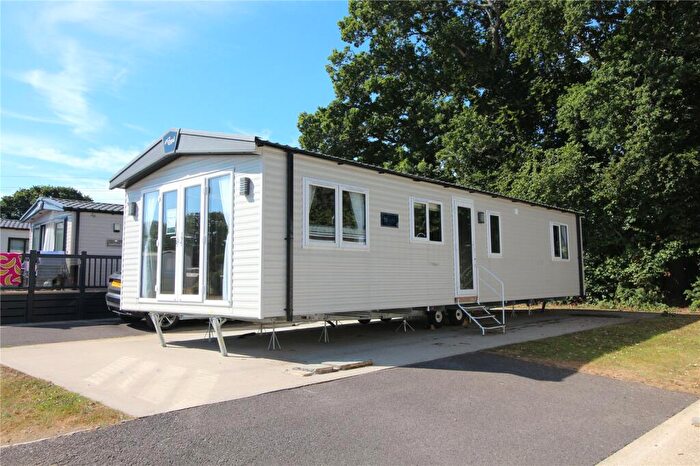 3 Bedroom Park Home For Sale In Hoburne Bashley, New Milton, Hampshire, BH25